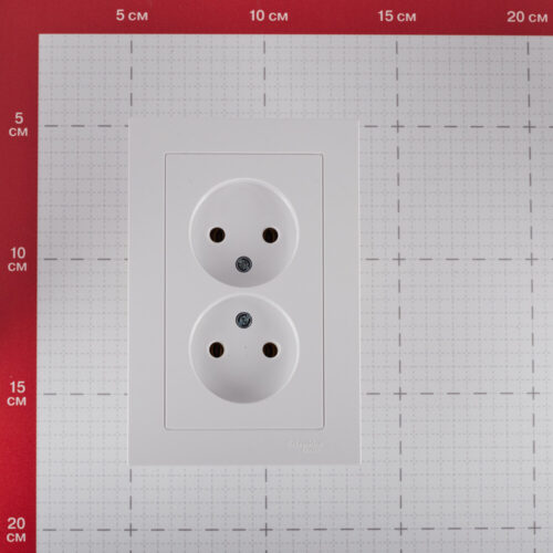 Розетка Systeme Electric AtlasDesign встраиваемая белая (ATN000120)